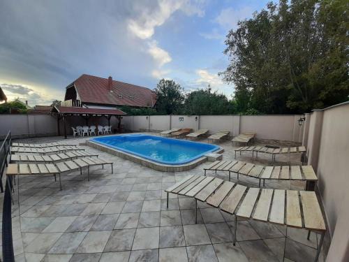 Féröhelyes Apartman | Balatonlelle