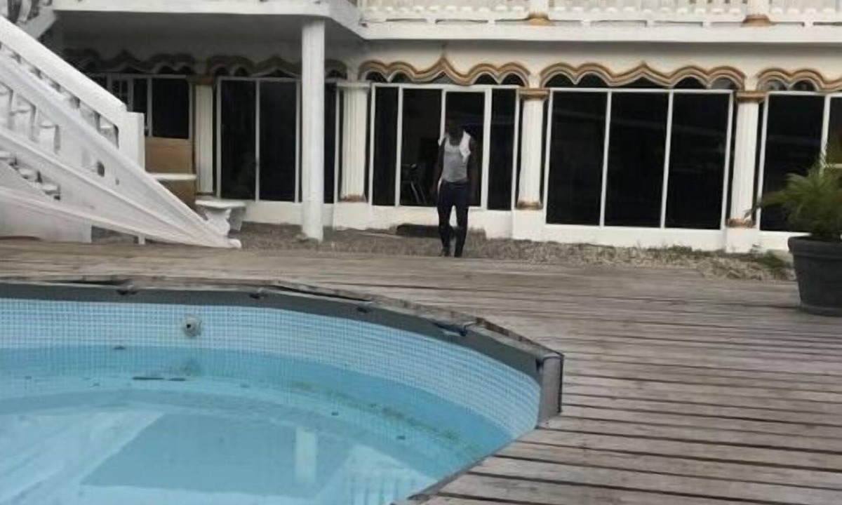 Style Set Farmlands Acre Of Land Villa | Sandy Bay