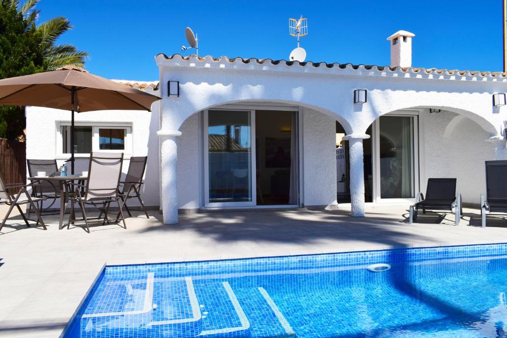Bacalla Piscina Privada Les Marines | Denia
