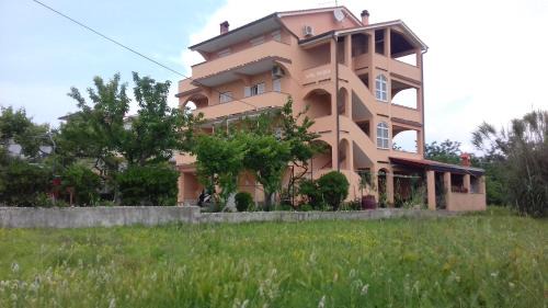 Apartments Rajka | Lopar