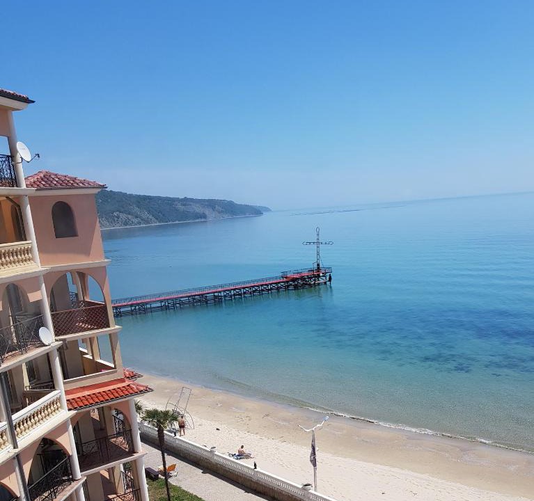Atrium Beach | Elenite