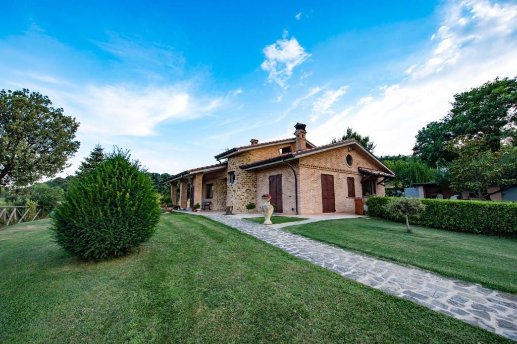 B Madonna Carradori Country | Osimo