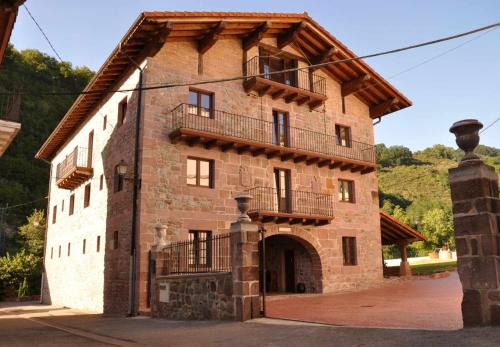 Casa Barbenea People | Oronoz