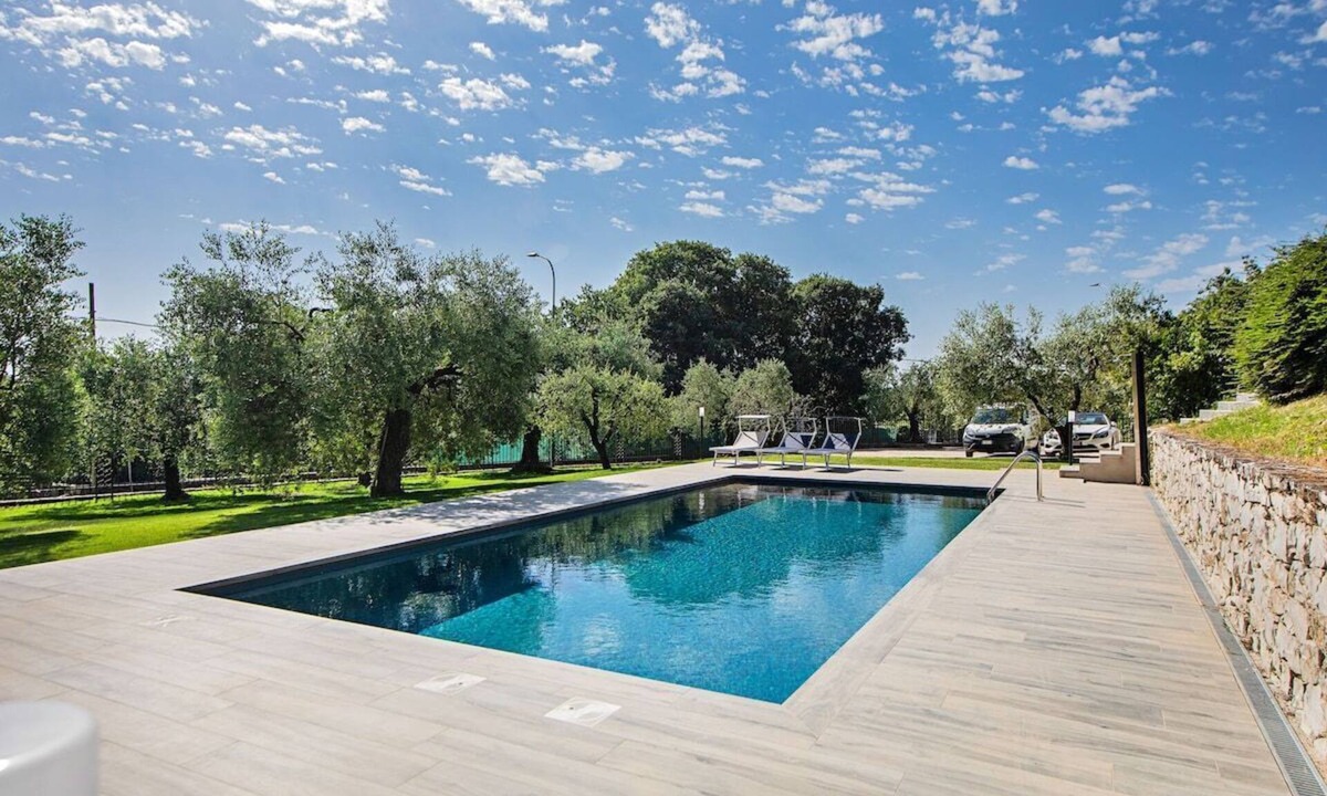 Castelletto Piscina Jacuzzi | Polpenazze del Garda