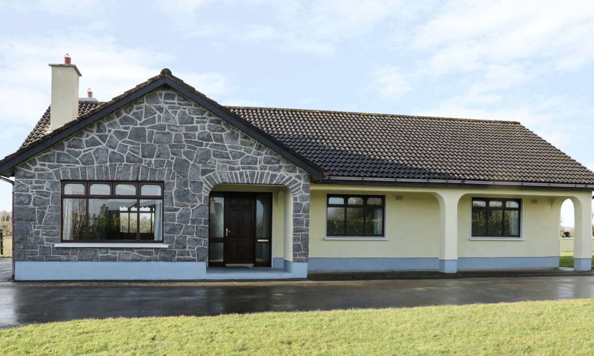 Oughterard County Galway | Carrowmoreknock