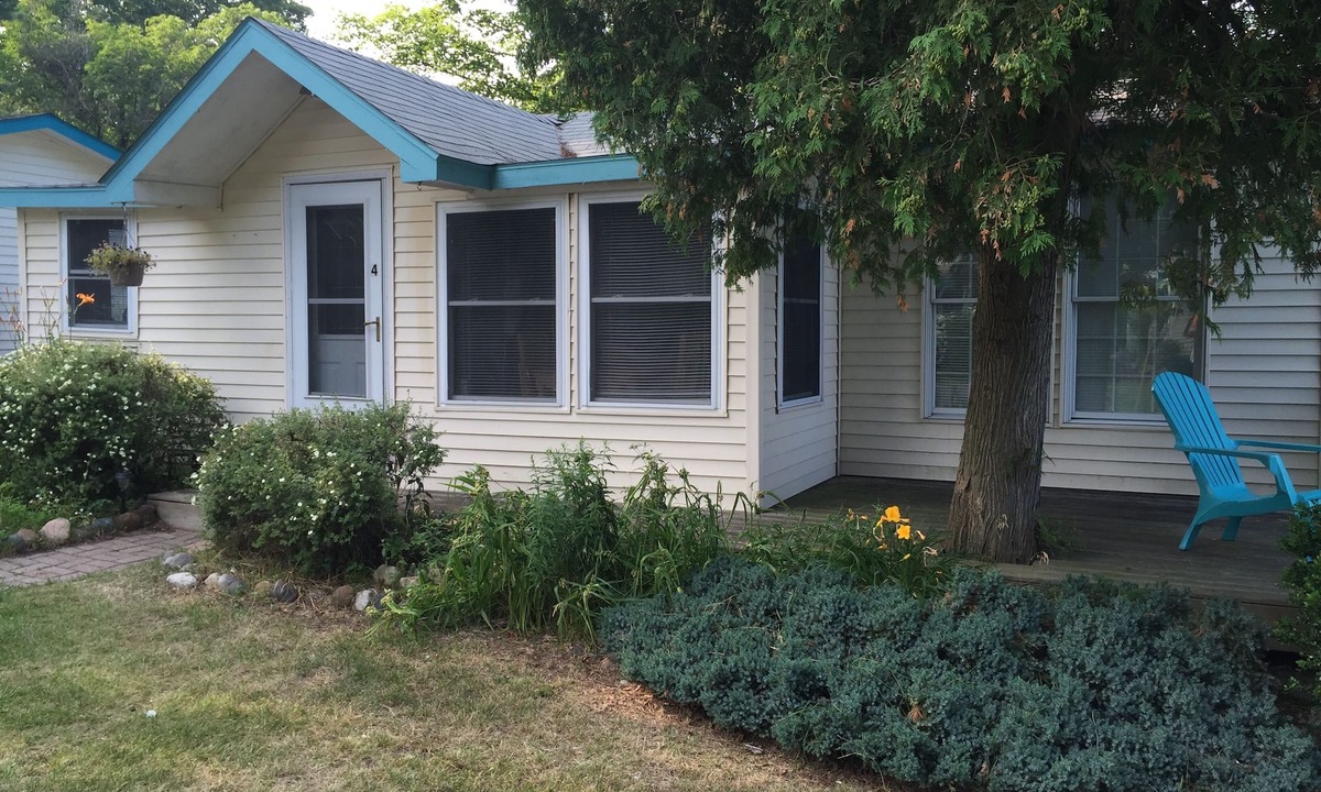 Cozy Cottage Huron | Applegate