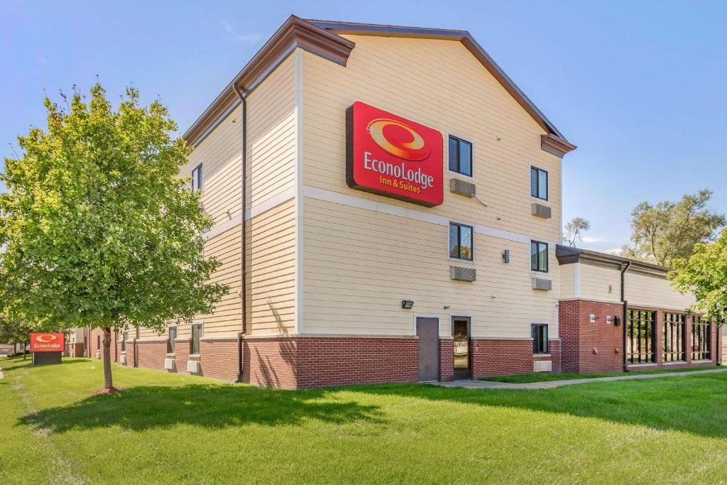 Econo Lodge Inn Suites Fairgrounds | Des Moines