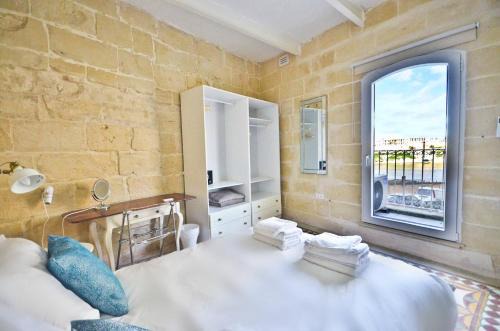 Point | Birgu