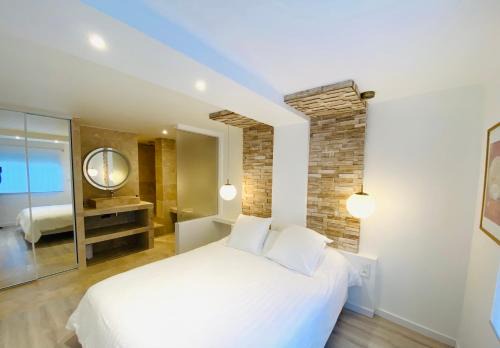 Feel Nemausus Le | Quartier Administrations