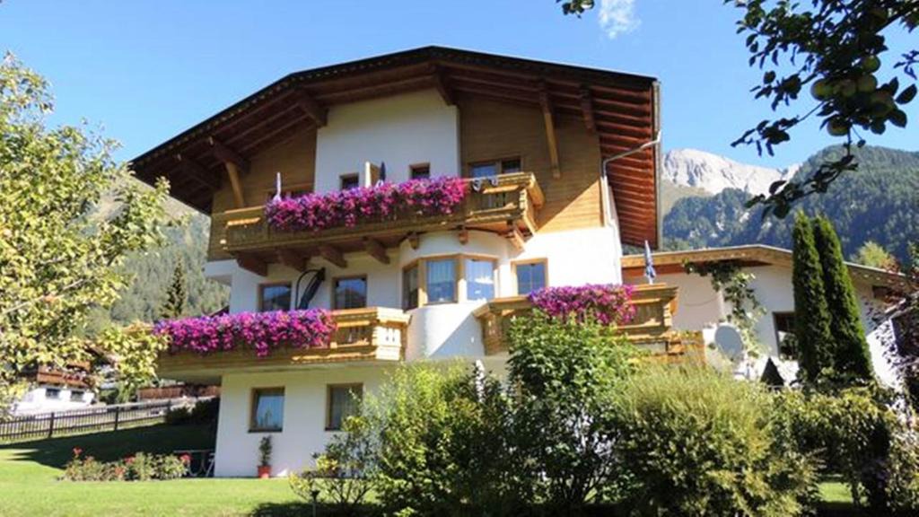 Haus Fuetsch | Virgen