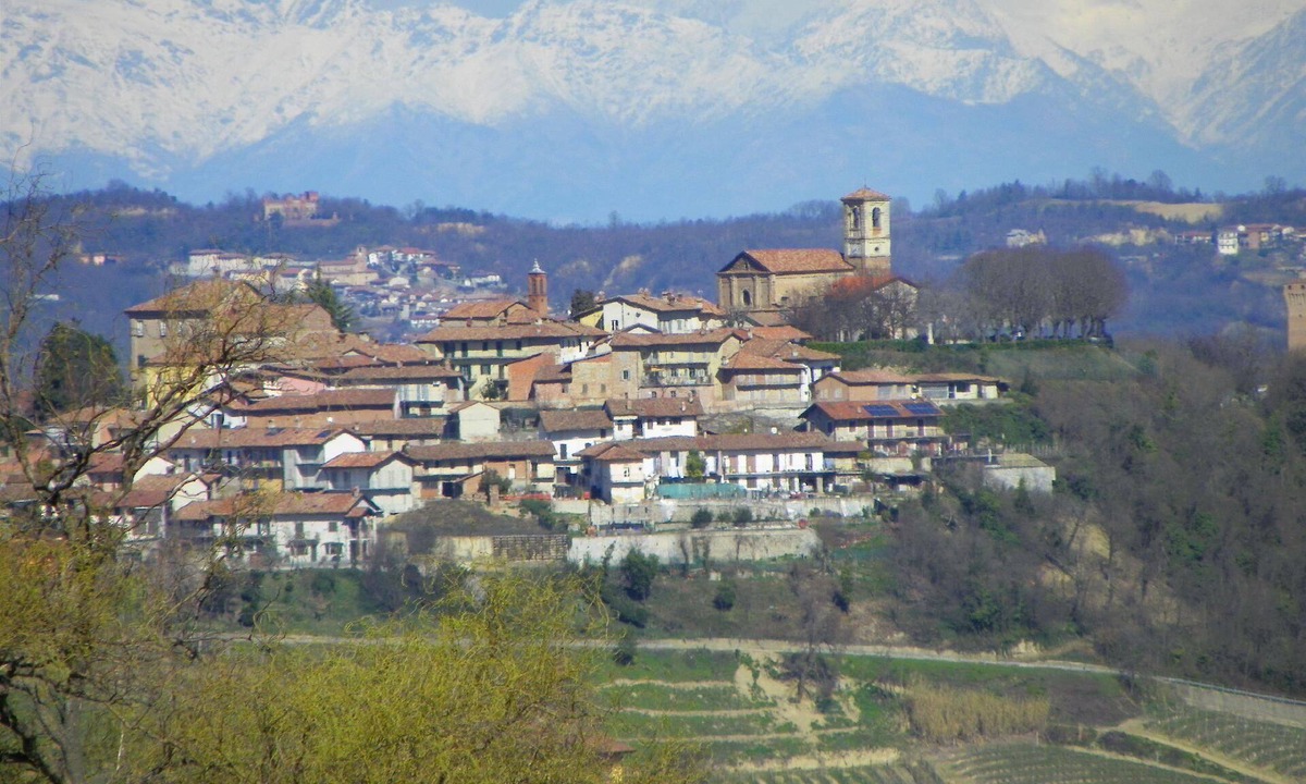 Holiday Serralunga Persons | Serralunga d'Alba