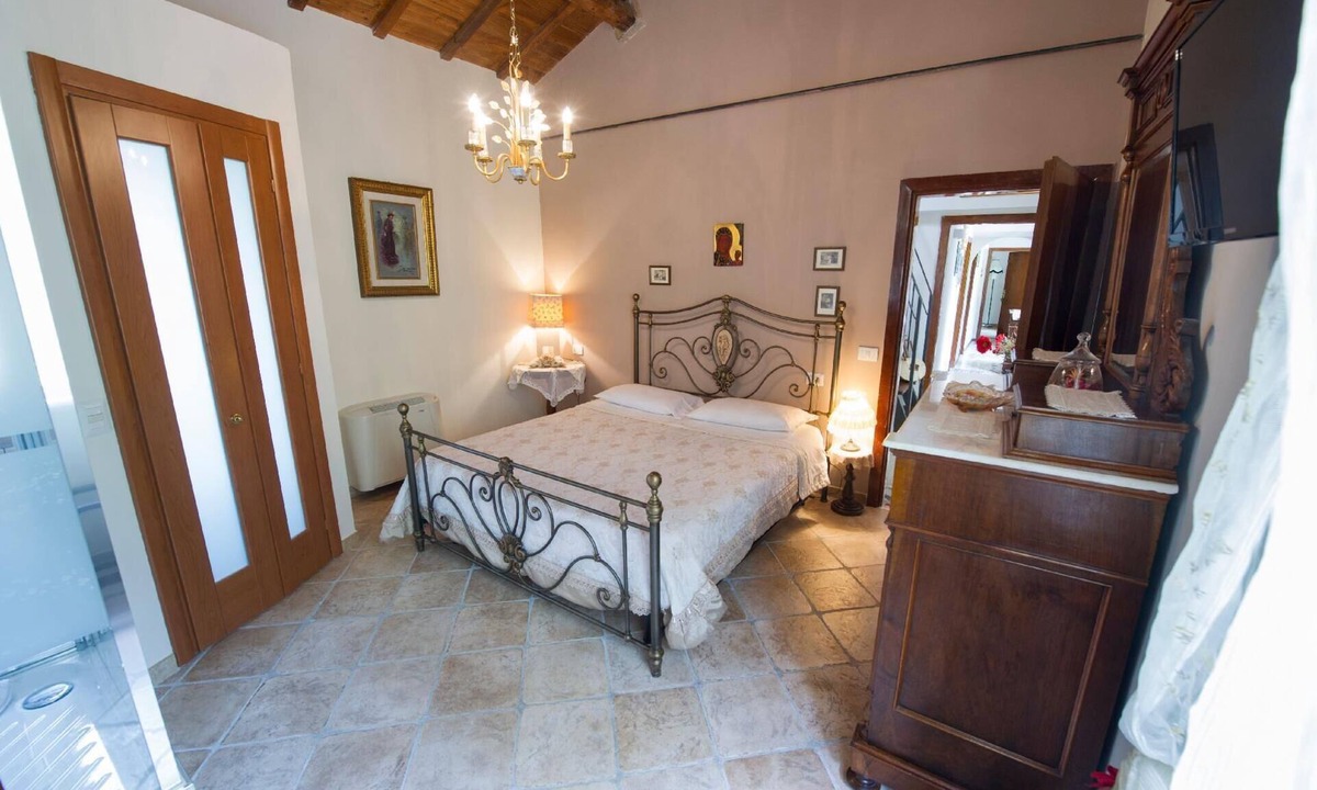Holiday Roccafluvione Persons | Marsia
