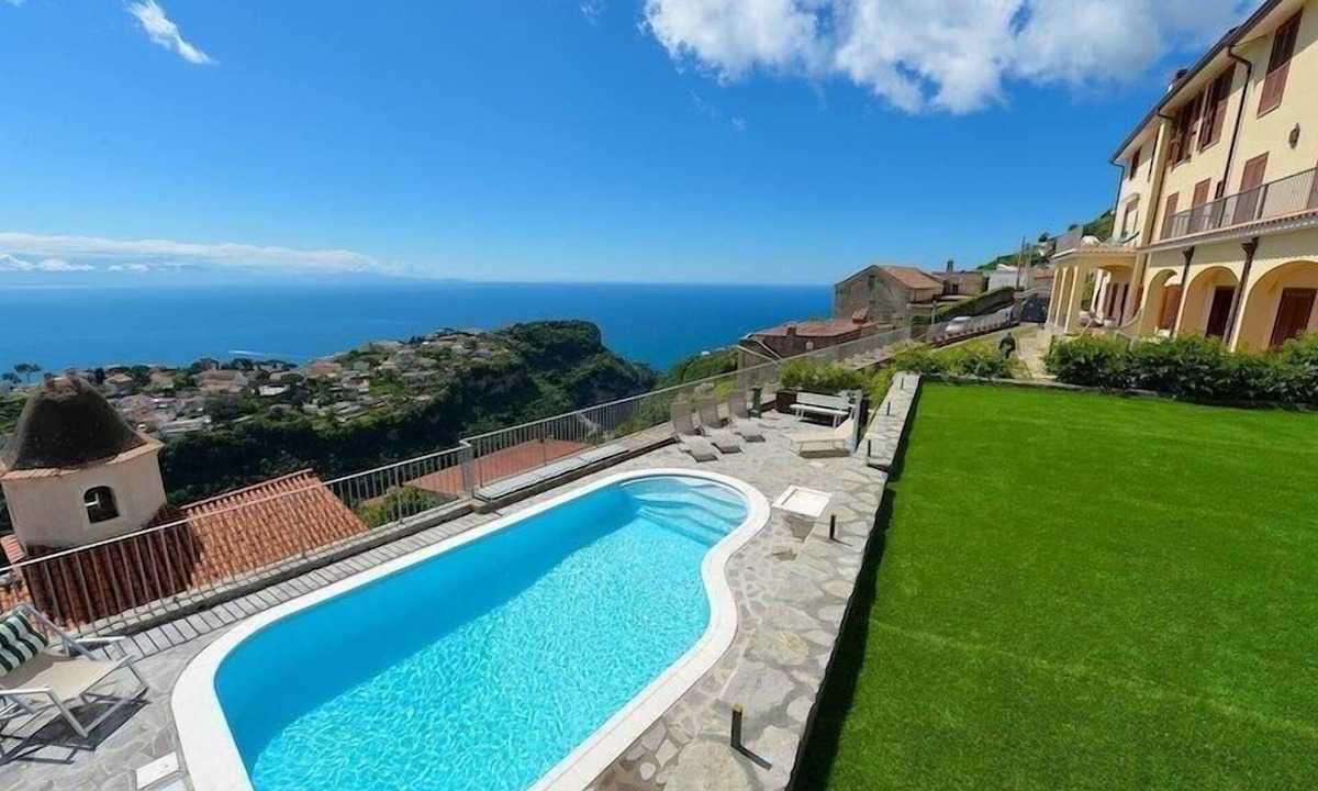 Holiday Scala Persons Bedrooms | Scala