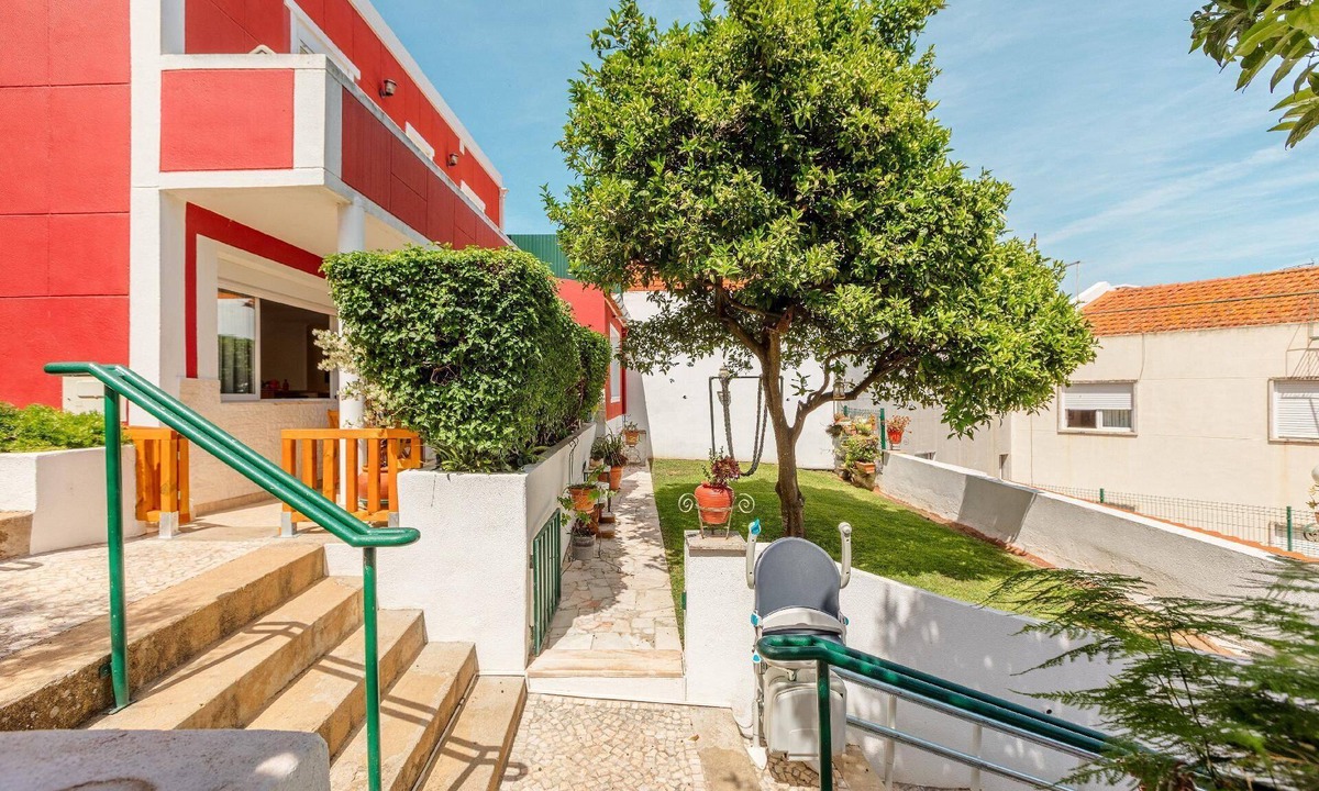 Holiday Miraflores Persons Bedrooms | Alges