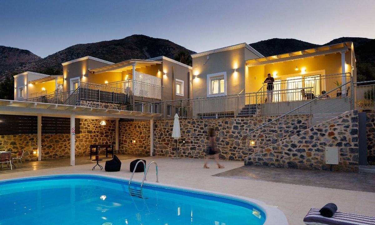 Holiday Roumeli Persons Bedrooms | Vlichada