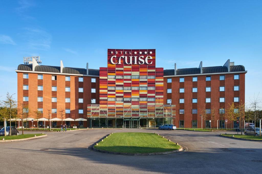 Hotel Cruise | Montano Lucino