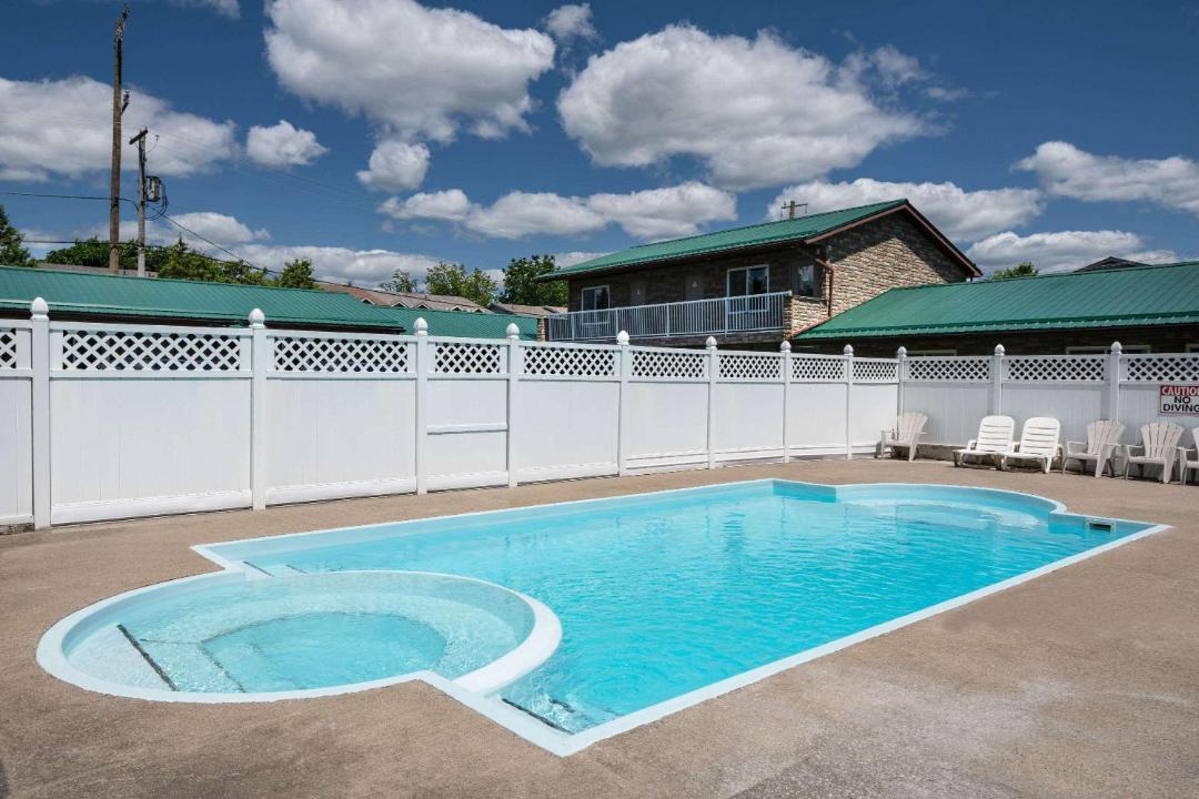 Howard Johnson | Gananoque