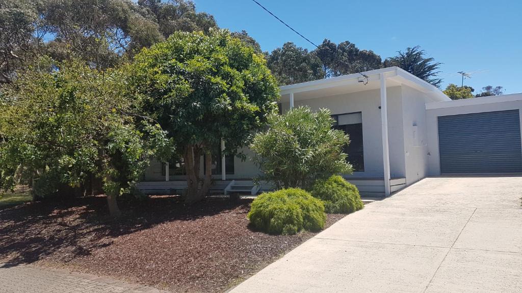 Island Escape | Wimbledon Heights