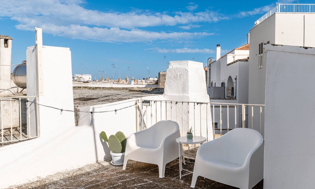 White | Ostuni