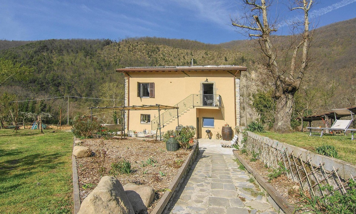 Accommodation Fivizzano | Arlia