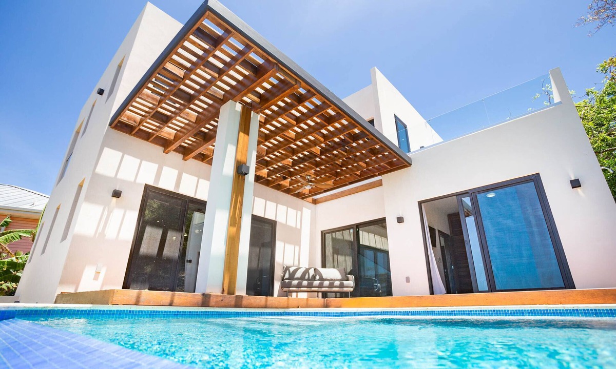 West Bay Breeze | Lighthouse Estates