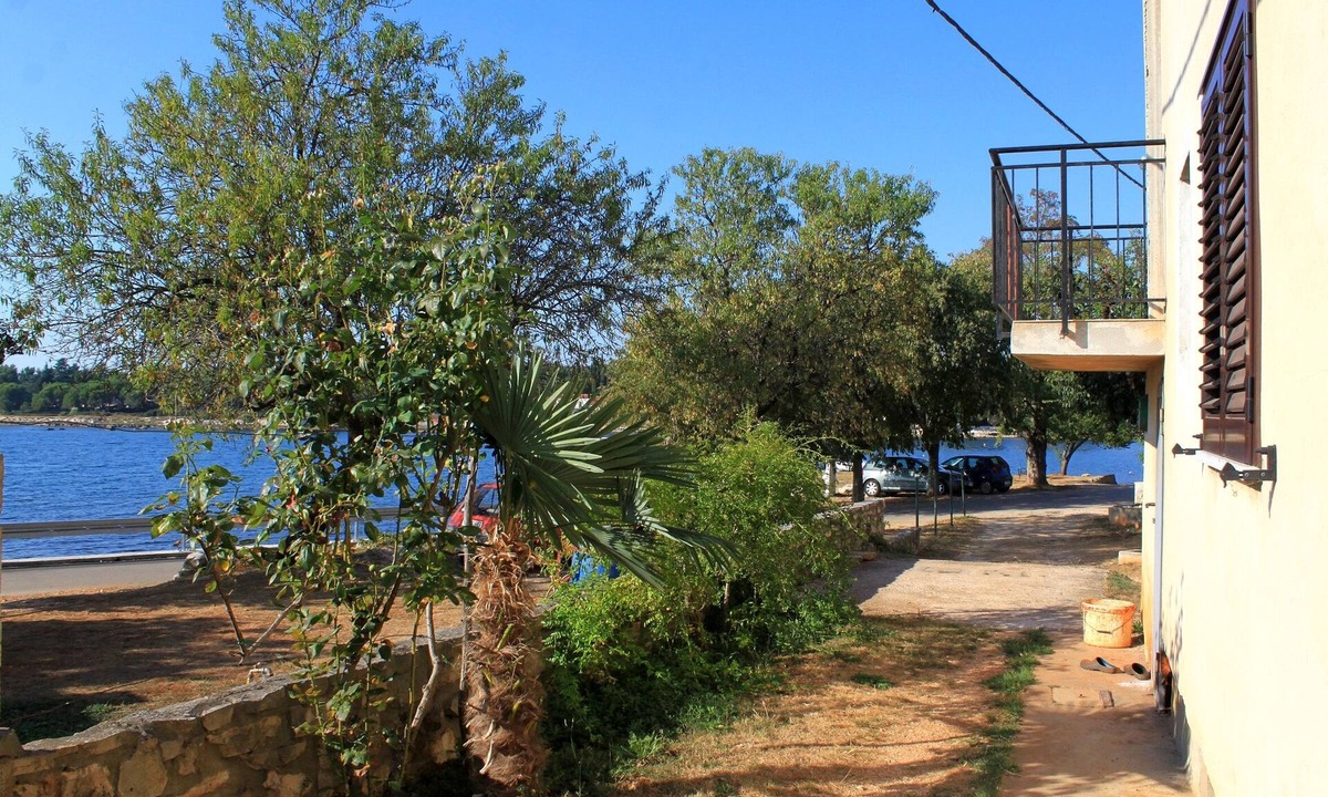 Apartments Nika Umag | Krizine