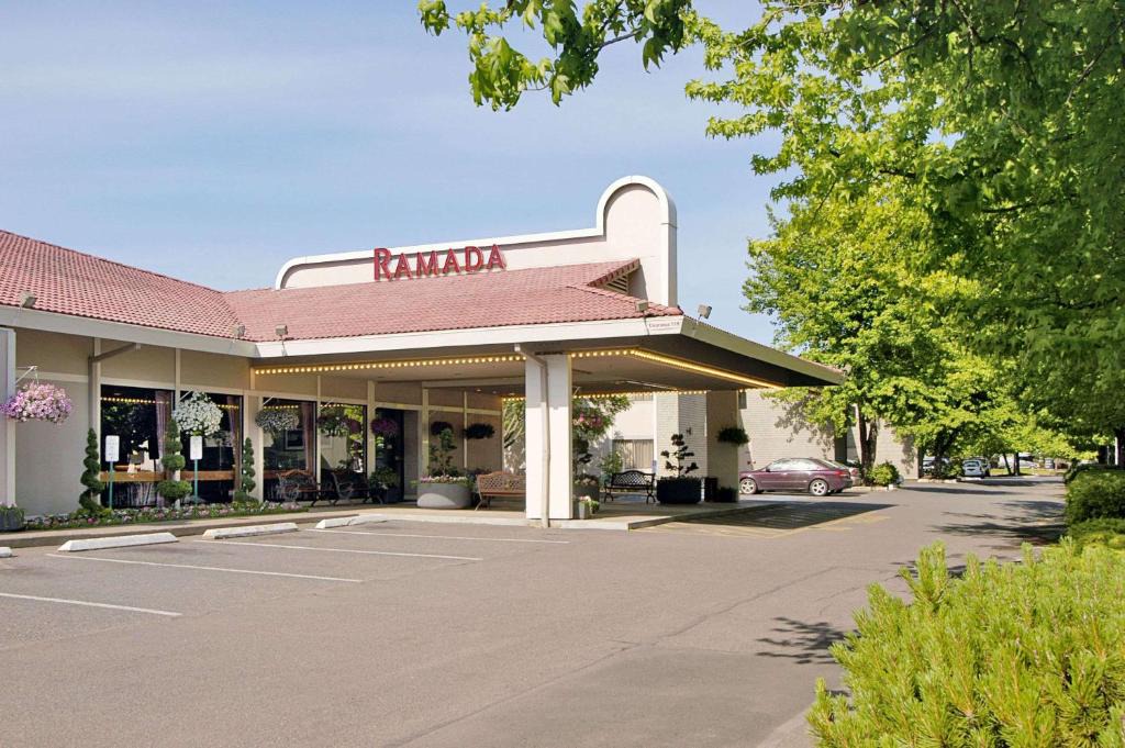 Ramada | Cully