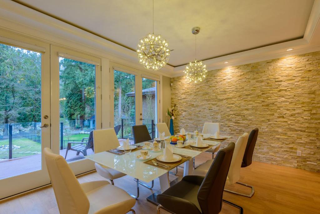 Riverfront Breakfast | District of North Vancouver