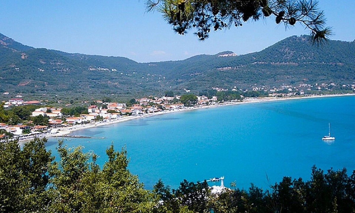 Sea Meters The Beach | Chrisi Ammoudia