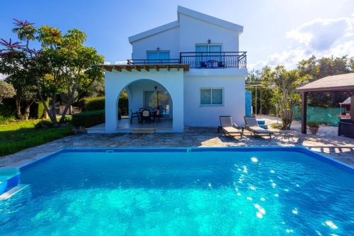 Sun Beach Villa Tria | Polis