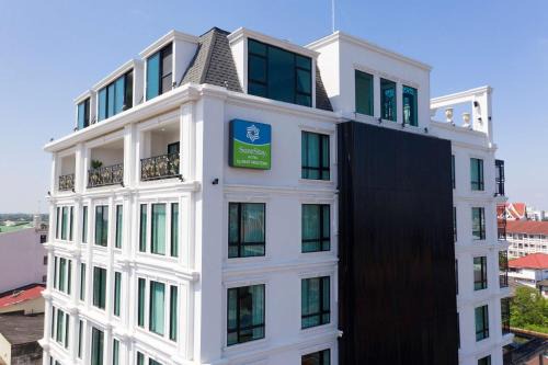Surestay Hotel | Vientiane