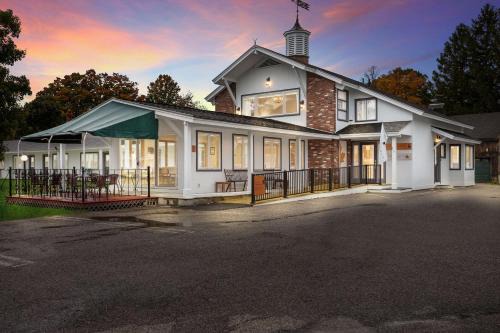 The Palmer Resort Hotel | Manchester Center