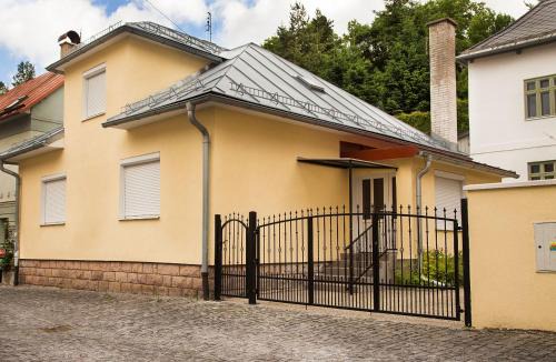 U | Banska Stiavnica