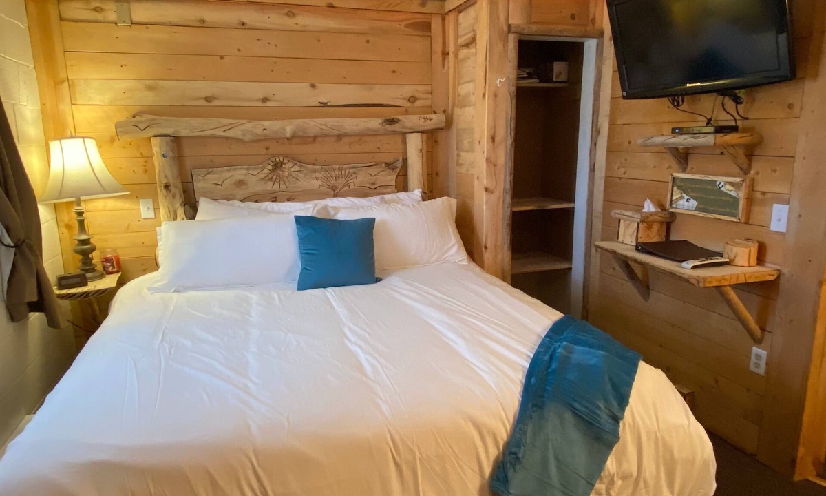 The Cedaredge Lodge | Cedaredge