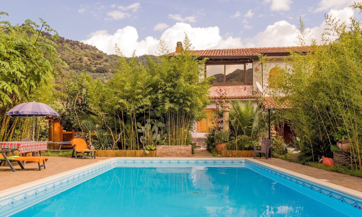 Villa Adenu | Motta Camastra