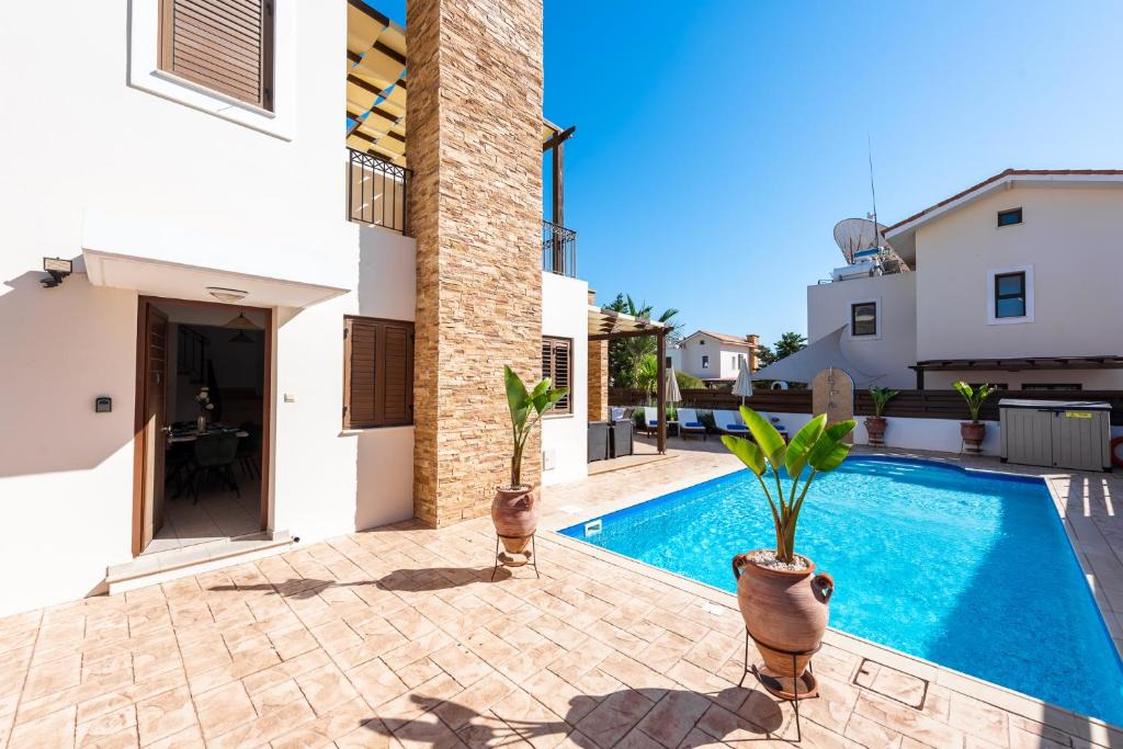 Villa Iris | Ayia Thekla