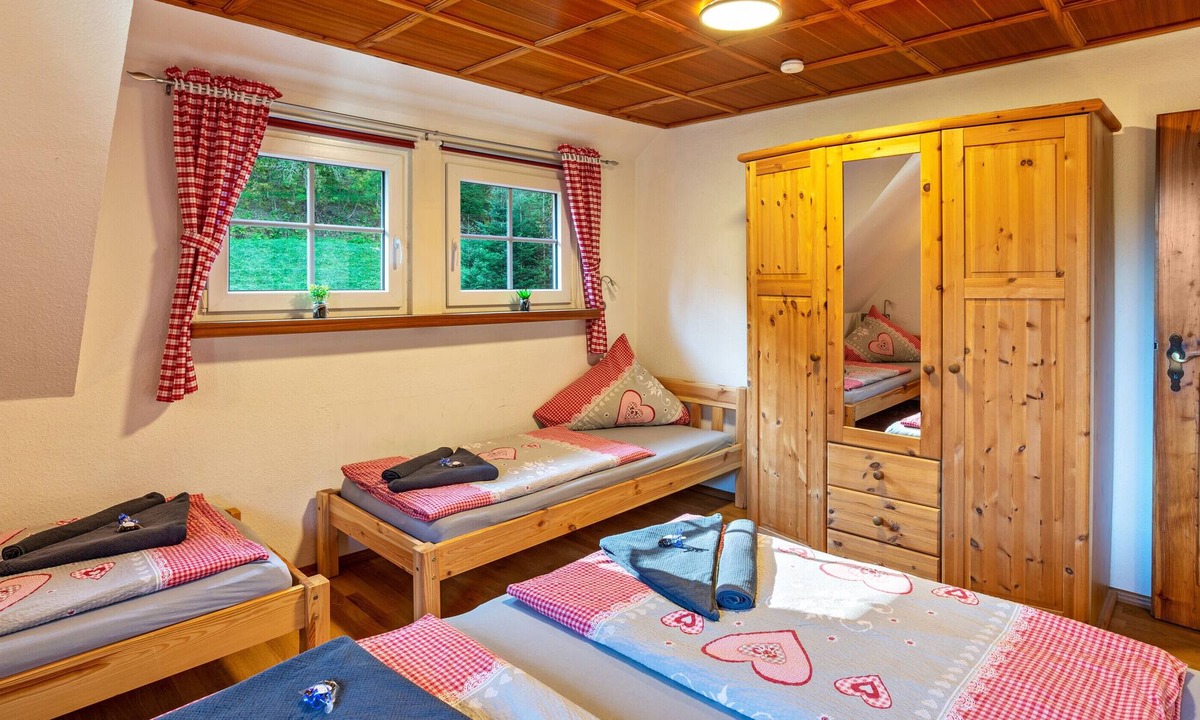 Ferienwohnung Wildbach Schlafzimmer Max Erwachsene Und Kleinkinder | Enzklosterle