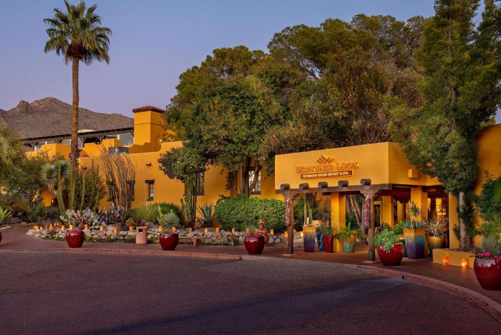 Wyndham Grand Resort | Casas Adobes