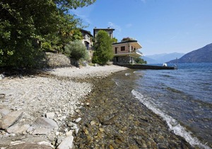 1 bedroom apartment in a popular resort with private beach