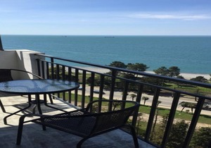 1 Bedroom Apartment with a Beautiful View at the Ocean
