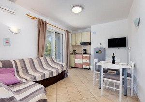 1 Bedroom Nice Apartment In Gabonjin