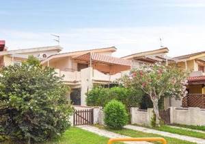 1 Bedroom Stunning Apartment In Botricello
