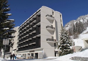 150m from ski slopes, 1st floor, balcony, tv, ski locker, 25m², Flaine
