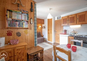 150m from ski slopes, floor -1, balcony, tv, ski locker, 21m², Aussois