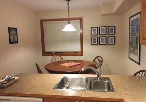 2 bed/2 bath-Great ski access and very close walk to Village