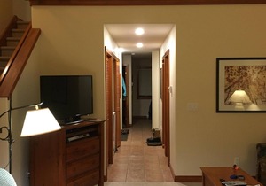 2 bed/2 bath-Great ski access and very close walk to Village