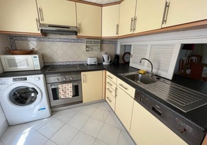 2 bed 2 bath ground floor apt with sea views, air con and Wi-Fi