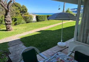 2 bed 2 bath ground floor apt with sea views, air con and Wi-Fi