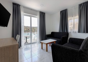2 Bedroom 1 Bathroom Seaview Apartment