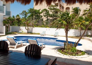 2 Bedroom (3 beds) Beachfront Condo Akumal 202